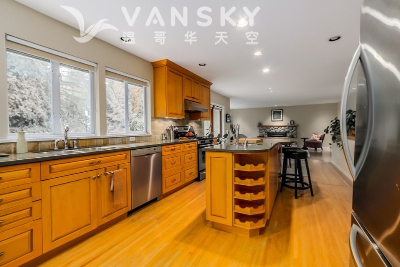 260731133021_Kitchen 2.JPG